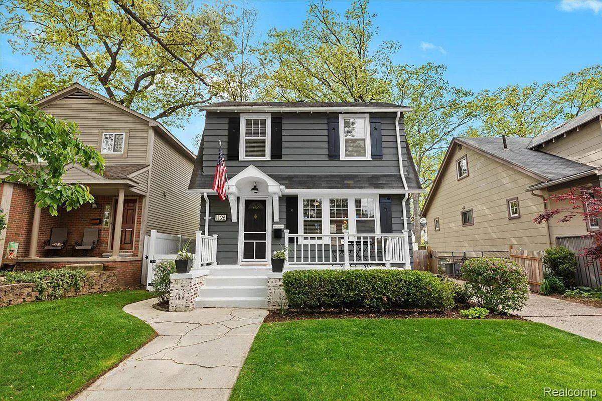 1126 McLean Ave photo 1
