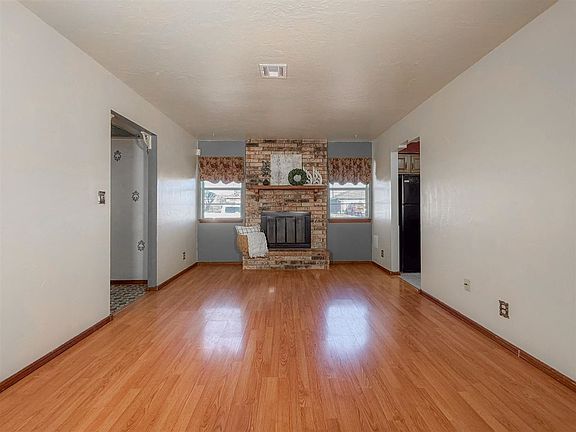 5th image of 104 Canary Pl