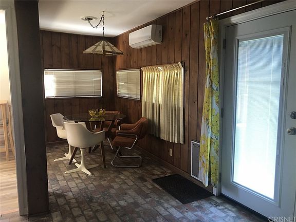 4th image of 7831 Encino Ave