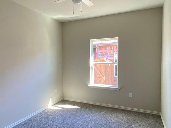4th image of 2931 Peony Dr