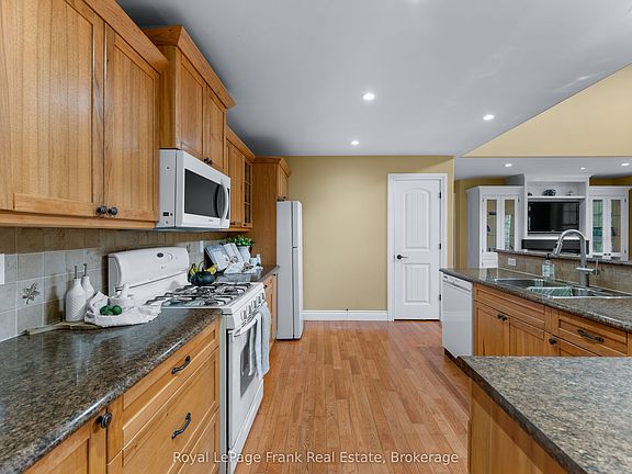 5th image of 382 Lakehurst Circle Rd