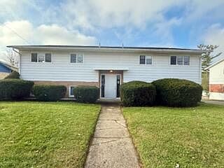 1st image of 906 W Lake Ave