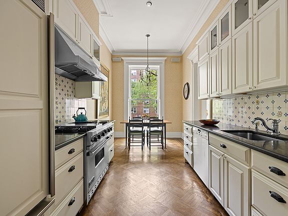 4th image of 203 Congress St #1