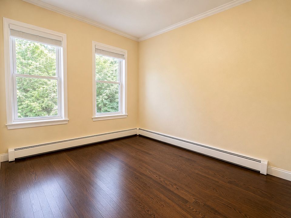 1st image of 47 Dalrymple St #3