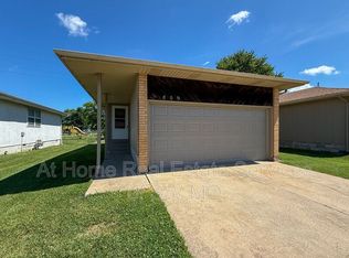 809 W Edgewood St, Springfield, MO 65807
