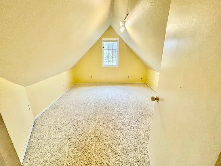 6976 NE Stanton St — Photo 34
