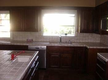 3rd image of 3185 Valencia Ave