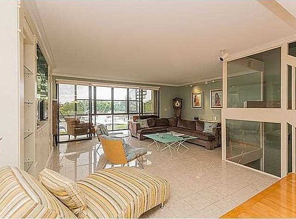 3rd image of 6026 Paradise Point Dr