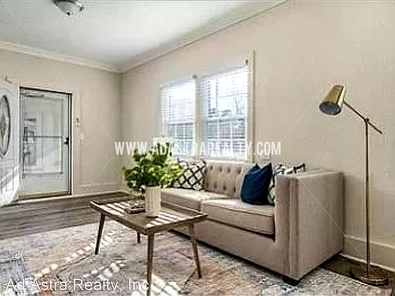 2nd image of 3264 Holmes St