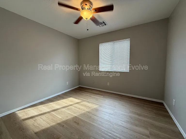 12438 W Hearn Rd — Photo 18