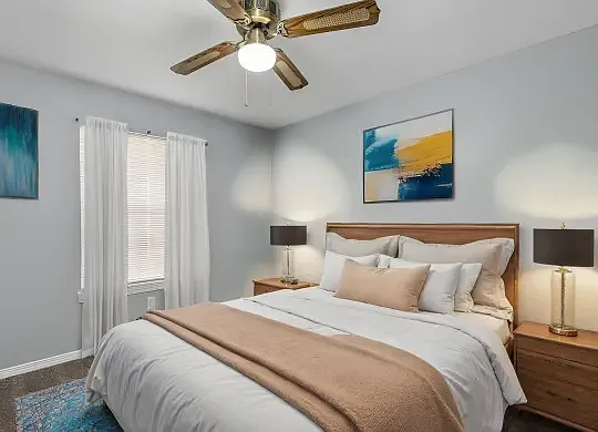 Lifestyle on Lakeshore at Pines Rd — Photo 6