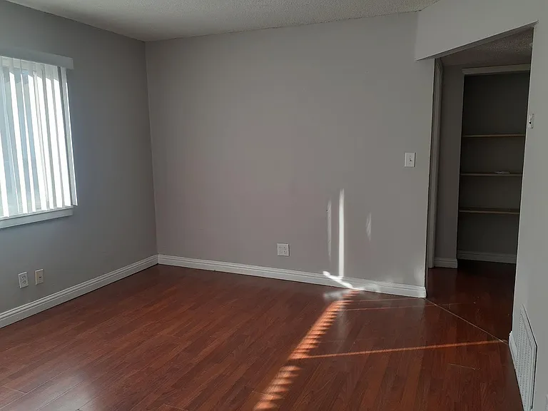 1527 N 55th Dr — Photo 14