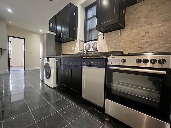 3rd image of 941 Amsterdam Ave #3E