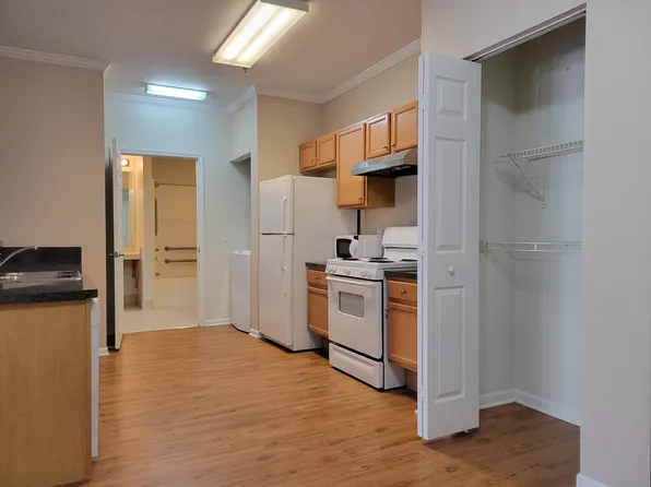50 Hunt Club Dr APT 302, Akron, OH 44321