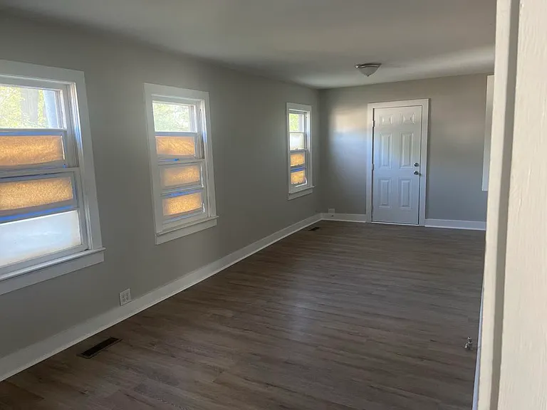 2702 Holt Ln — Photo 2