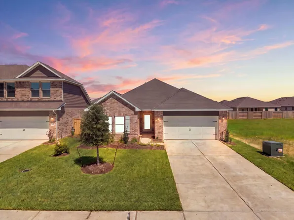1911 Starlight St, Angleton, TX 77515