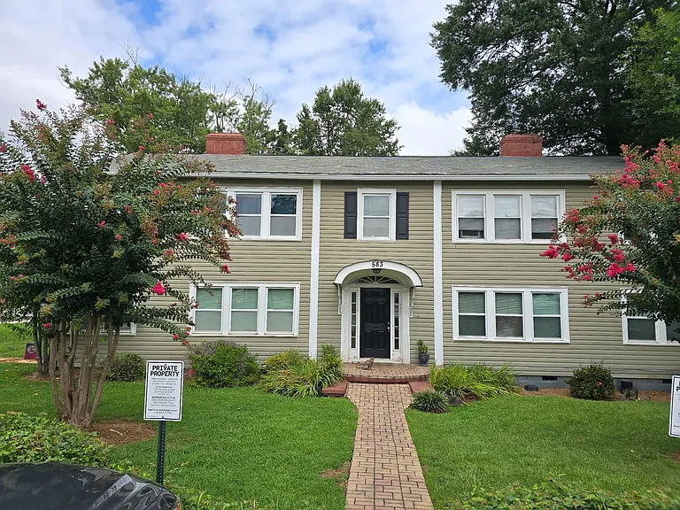 583 Colonial Cir — Photo 1