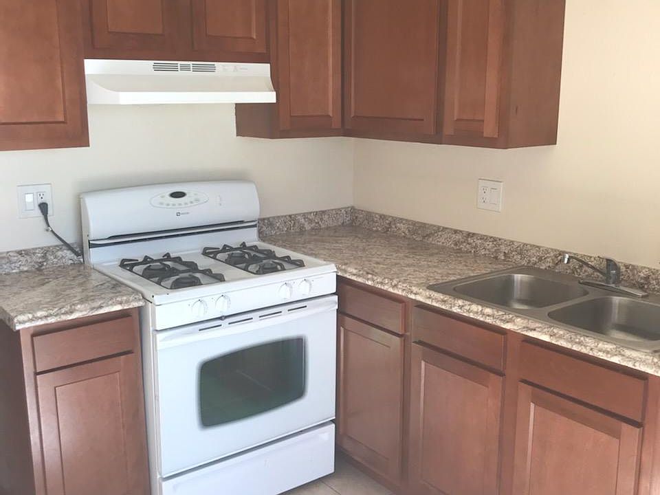 1st image of 3313 Wellesley Ct NE APT 3