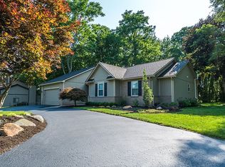 3191 Smugglers Ridge Dr, Commerce Township, MI 48390