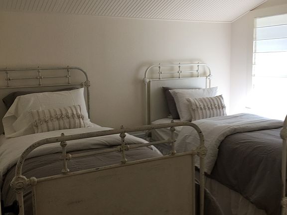 Main house second bedroom