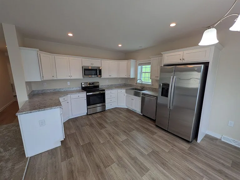 75 Ivan Dr #8 — Photo 9