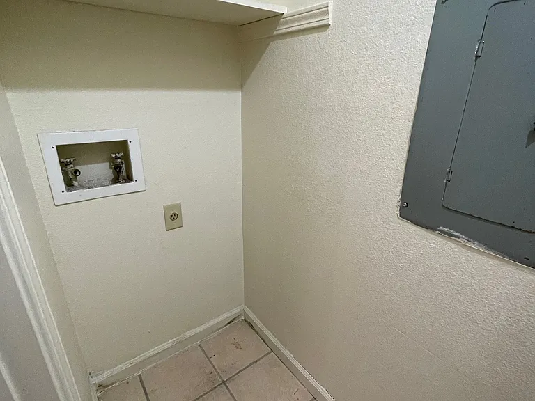 761 Hammond Manor Dr — Photo 3