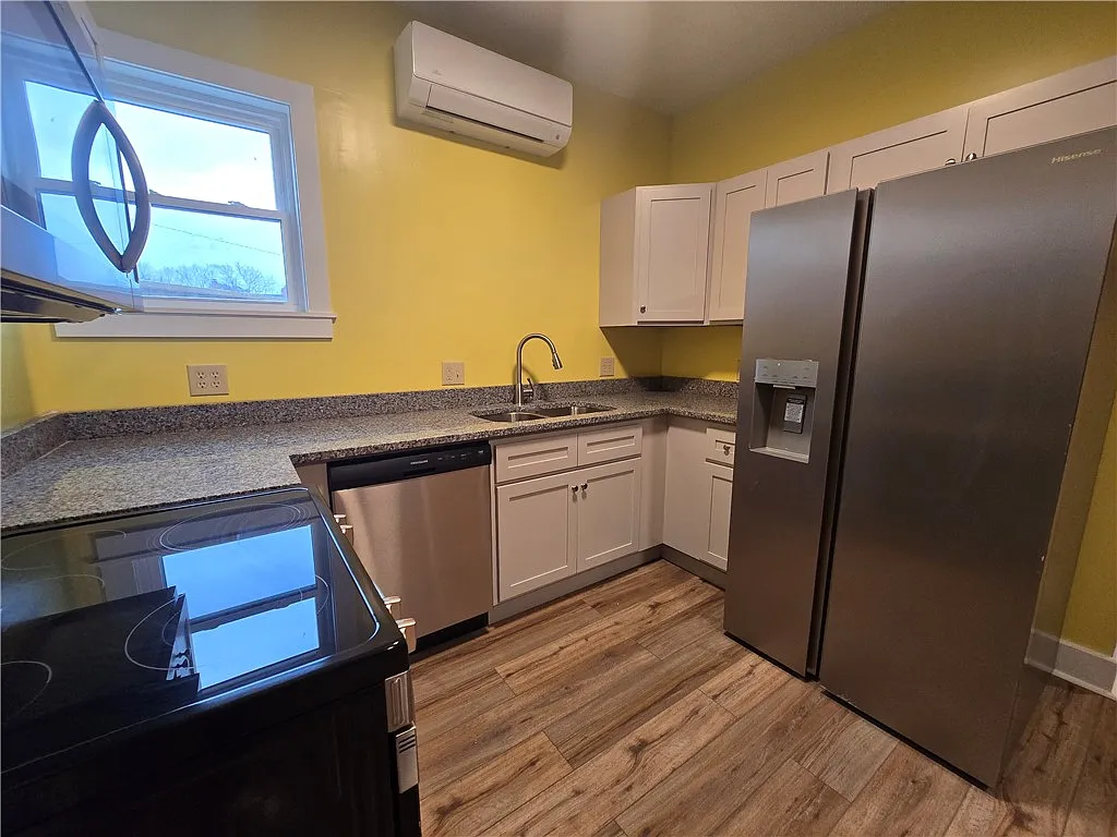 Studio, 1.0 bath, 11232 sqft, $1,000 — Photo 4