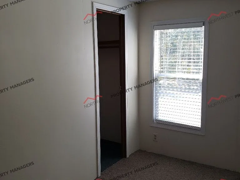 2495 NE Kresky Ave — Photo 12