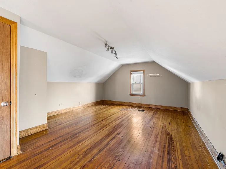 2438 Brookdale Ave — Photo 19