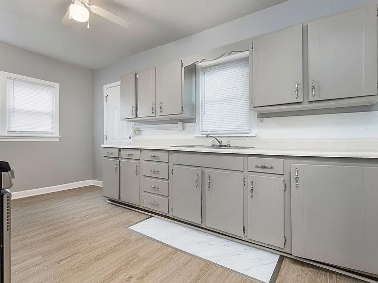 4060 La Salle Ave — Photo 10