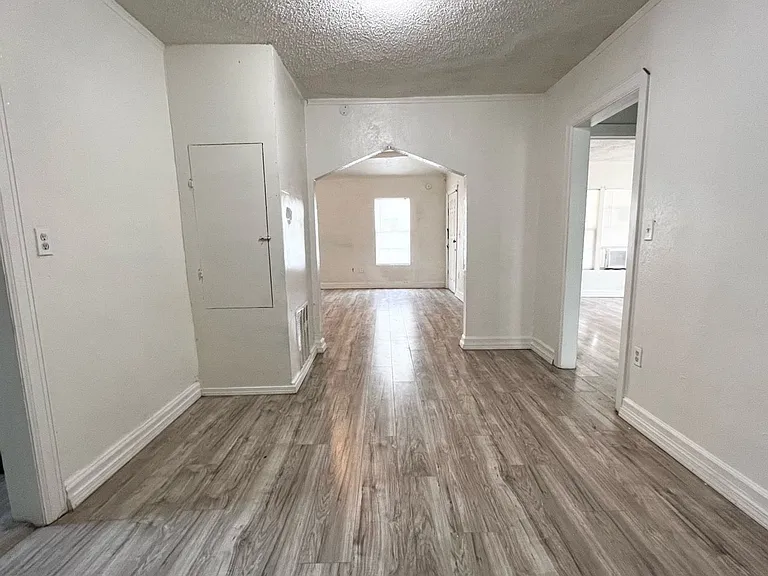 2240 NE 20th St — Photo 32