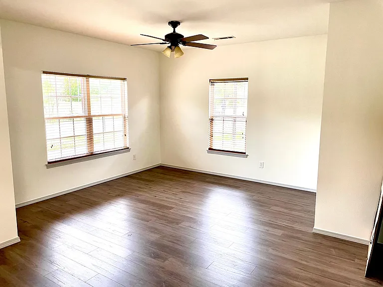 3187 W Old Farmington Rd — Photo 8