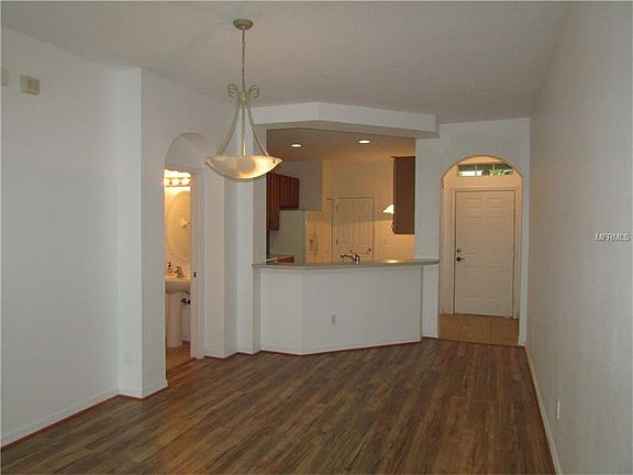 4th image of 2050 Park Crescent Dr
