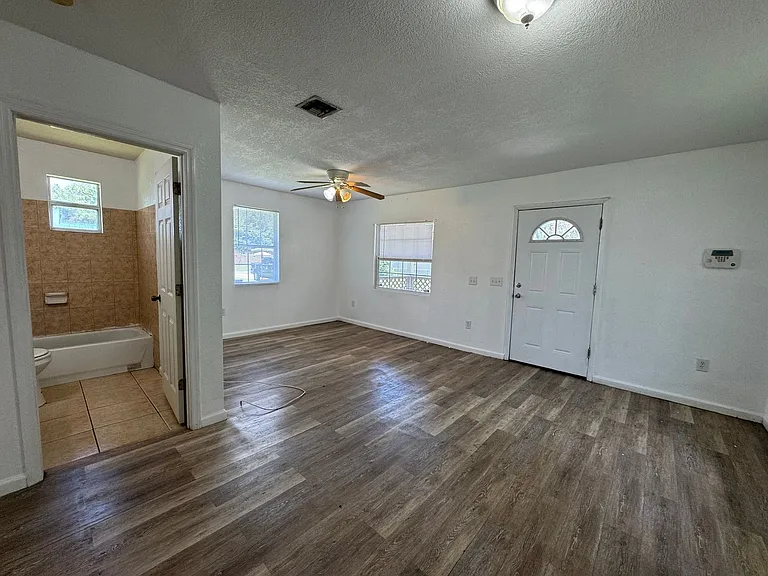 849 NE Maple Ln — Photo 6