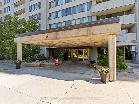 5th image of 2625 Regina St #1010
