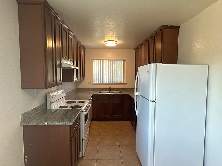 948 Azure St #4 — Photo 8