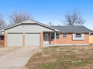 109 SW 12th St, Moore, OK 73160