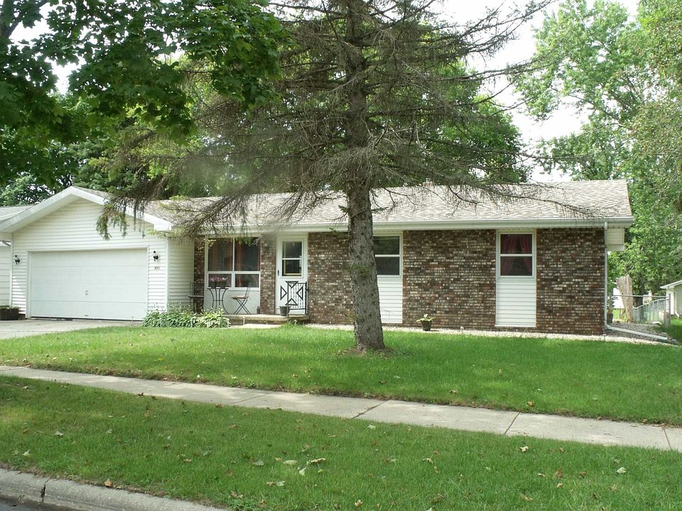 Nicely updated 931 Arlington St.