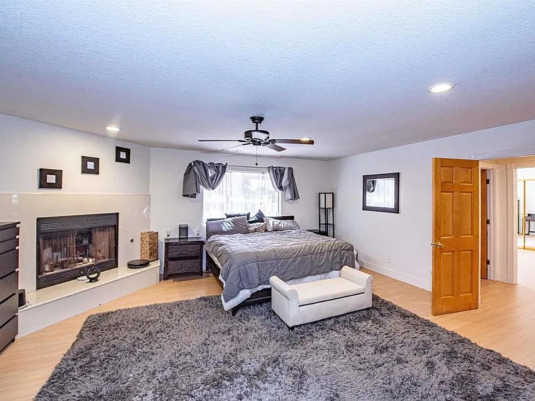 2715 S Centre City Pkwy — Photo 37