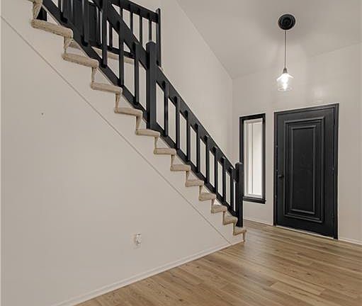 2nd image of 5624 N Gladstone Pl