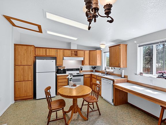 2nd image of 1605 & 1607 W 1st St