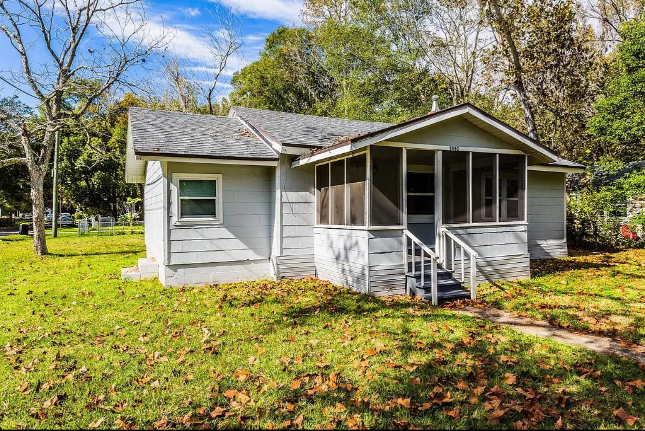 3 bed, 986 sqft, $1,249 — Photo 1