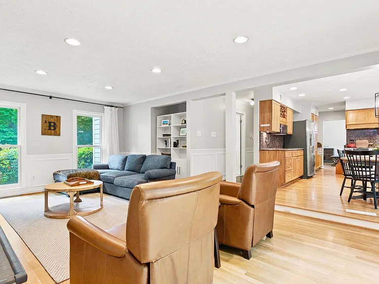 11002 Warwickshire Dr — Photo 35