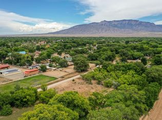 252 Las Paredes, Corrales, NM 87048