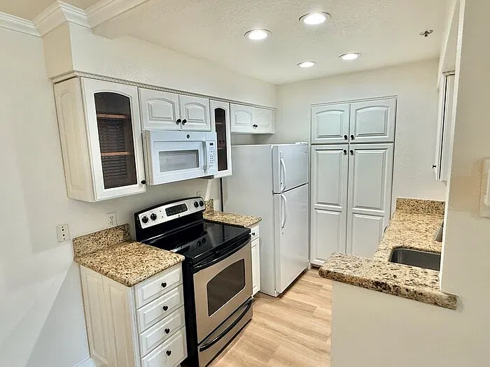 2 bed, 2.0 bath, 907 sqft, $2,995 — Photo 4