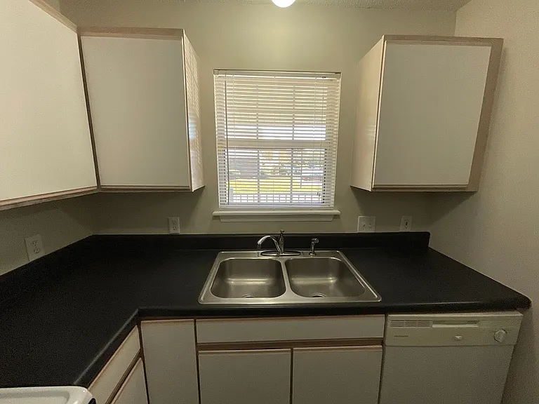 Meridian Park Apartments — Photo 150