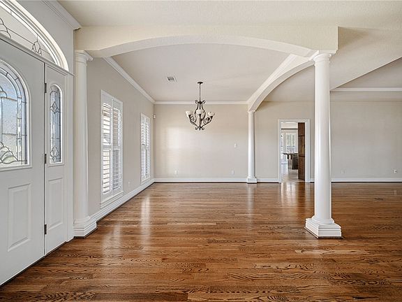 5th image of 1510 N Hills Blvd