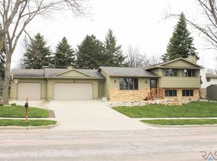 3304 E 31st St, Sioux Falls, SD 57103