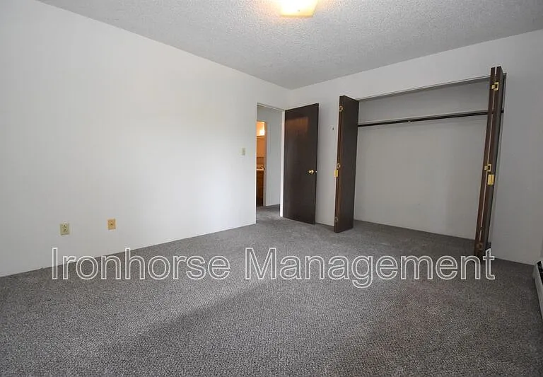 805 W Villard St #10 — Photo 9