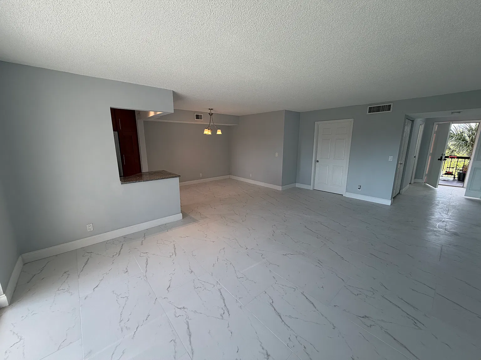2 bed, 1130 sqft, $2,300 — Photo 2
